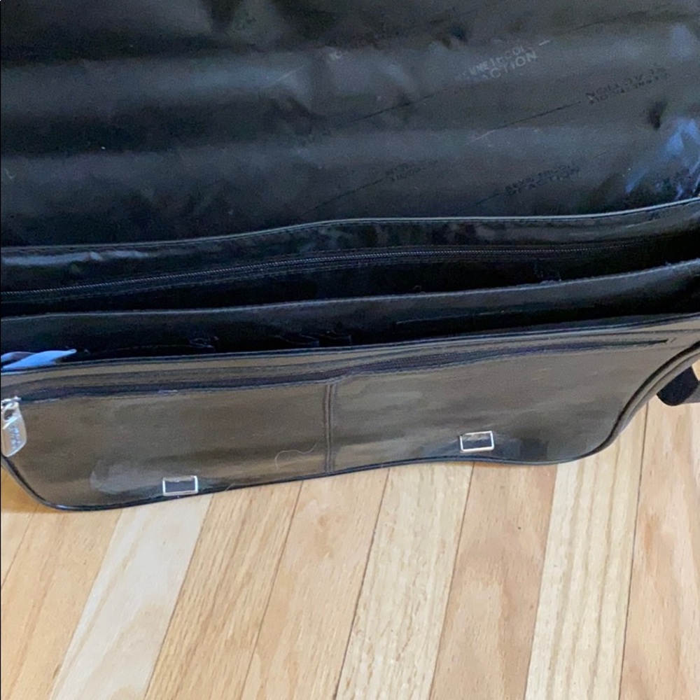 Kenneth Cole Briefcase - Picture 3 of 3